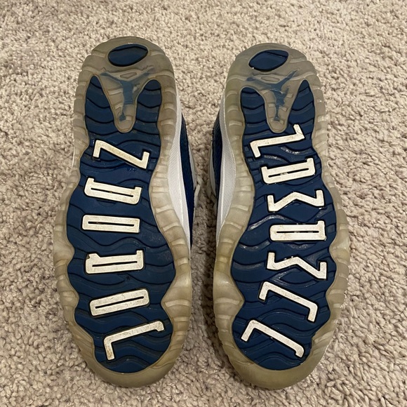 Kids Jordan 11 Low - Picture 13 of 13